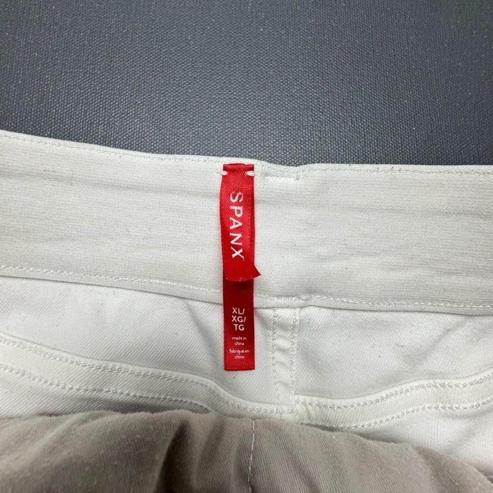 Spanx Shorts Women's XL White Chino Stretch Mid Rise Casual Streetwear 5" Inseam - Picture 2 of 7
